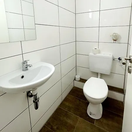3-zimmer Fuer 8 Person In *